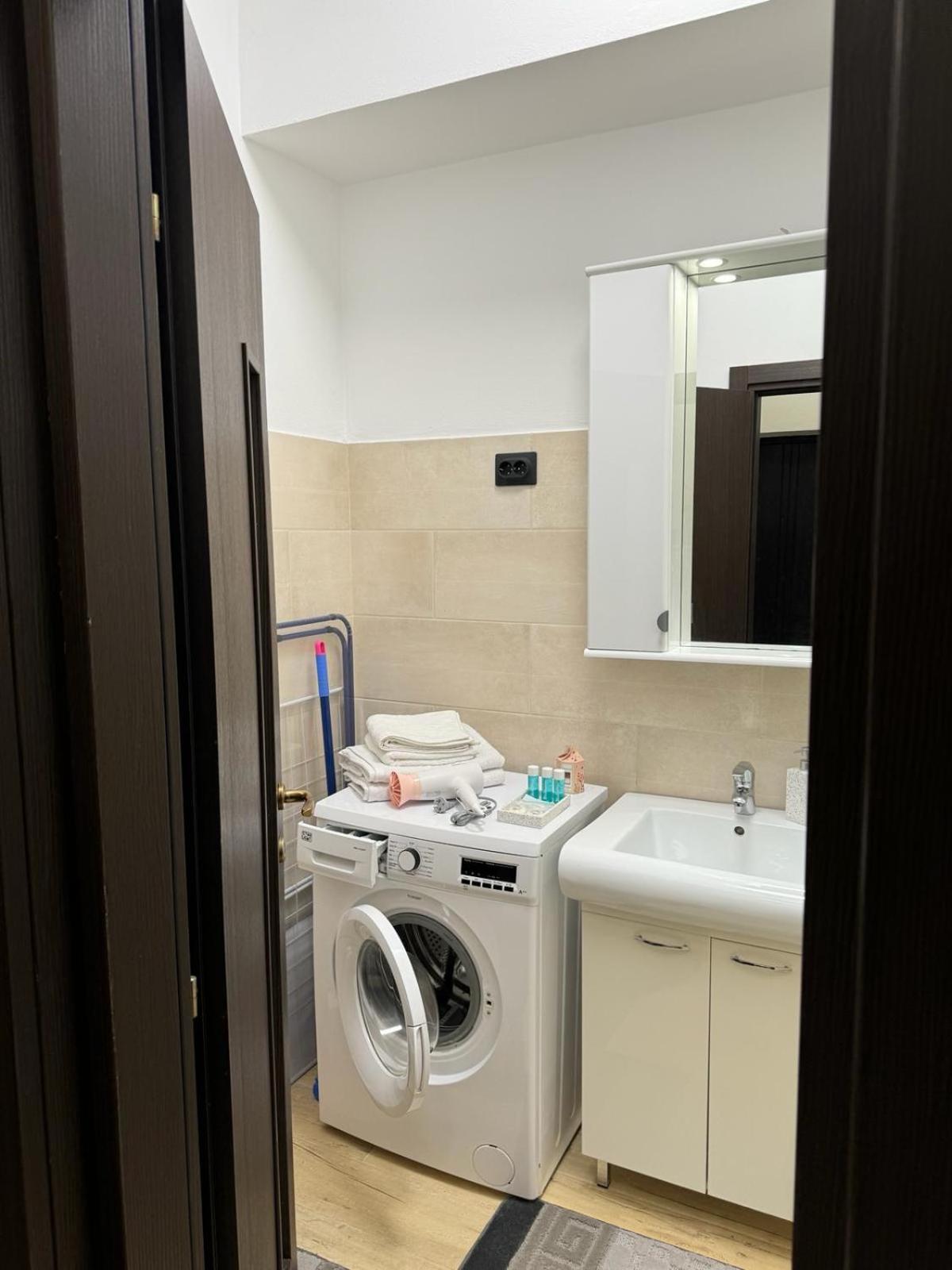 Luxury Young Residence Iasi Extérieur photo